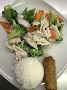 Chicken with Broccoli Image