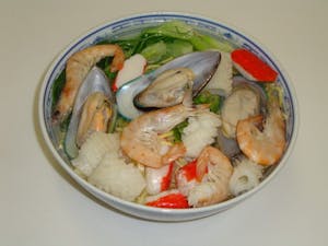39. Noodles with Seafood 海鲜汤面 Image