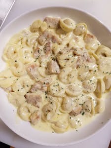 Tortellini Alfredo with Chicken Dinner Image