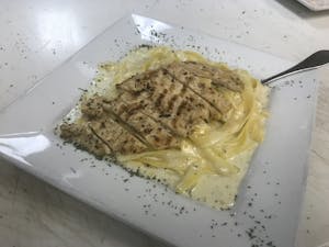 Fettuccine Alfredo with Chicken Image