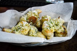 6 Garlic Knots Image