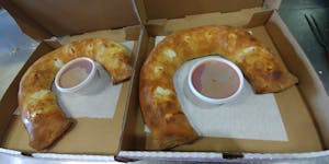 CALZONE & STROMBOLIS Image