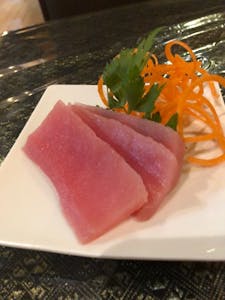 S63. Tuna (Magura) Sashimi Image
