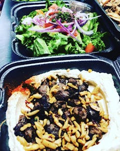 Hummus with Meat Shawarma Lunch Image