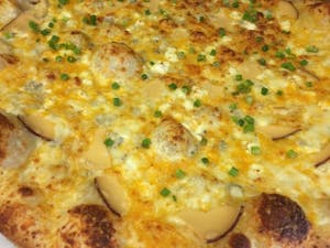 5 Cheese White Pizza Image