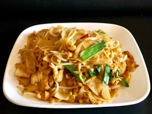 Chicken Pad Thai Image