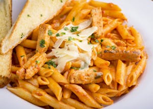 Penne & Grilled Chicken à la Vodka Image