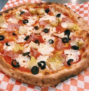 Pizza Cotto Carciofi Image