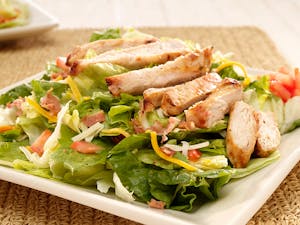 Signature Garden Salad (490 cal) Image