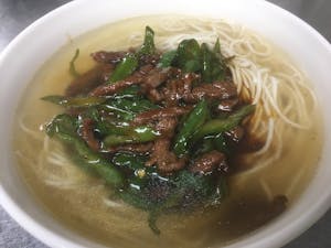 C7. Beef & Chili Pepper Noodle Soup 小椒牛肉湯麵 Image