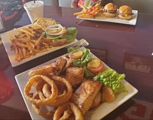 SEAFOOD SLIDERS & BURGERS Image