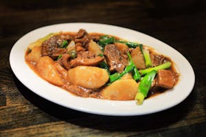 Beef Offal with Radish 萝卜焖牛杂汤面
Image
