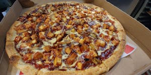 Vegan BBQ Chicken Bacon Pizza Image