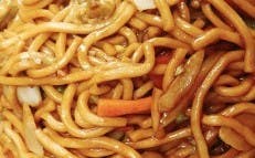37. Chicken Lo Mein 鸡肉捞面 Image