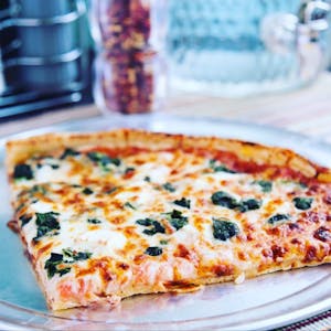 Chicken Palak Pizza Image