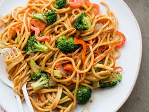 LM2. Vegetable Lo Mein 素菜撈面 Image