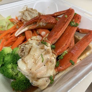 Snow Crab Legs in Garlic Image