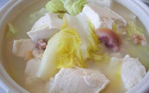 163. Stewed Tofu with Napa & Salted Pork(soup) 咸肉白菜豆腐汤 Image