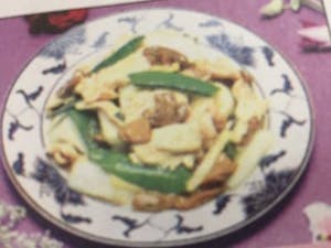 L4. Moo Goo Gai Pan 蘑菇雞片 Image