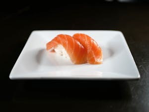 Salmon Nigiri (2 Pieces) Image