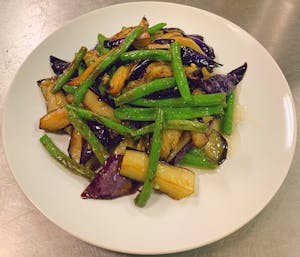 K10. Green beens with eggplant in Garlic Sauce 蒜蓉四季豆茄子 Image
