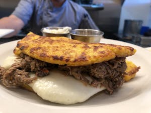 Cachapa Con Queso Carne Mechada
Image