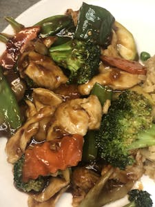L4. Lunch Spicy Chicken in Garlic Sauce 鱼香鳮 Image