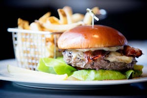 LUNCH - STEAK BURGERS Image