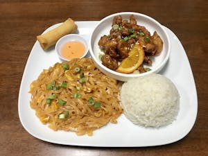LUNCH SPECIALS Image