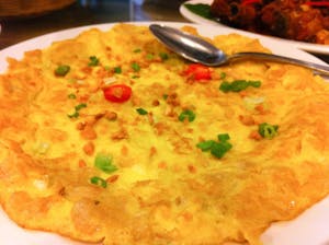Chai Por Egg with Shrimp (Omelet with Seasoned Radish) Image