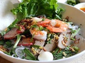 Hủ Tiếu Mì Xá Xíu Tôm - Chinese BBQ Pork Shrimp Rice & Egg Noodle Soup Image