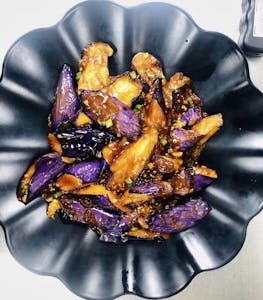 H06. 鱼香茄子 Eggplant with Spicy Garlic Sauce Image