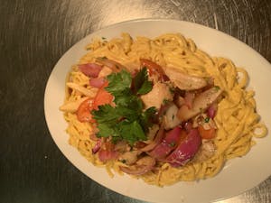 Linguine Huancaina + Saltado Ck Image