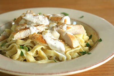 Order Fettuccine Alfredo with Grilled Chicken  food online from SAL'S NY PIZZA store, Chesapeake on bringmethat.com