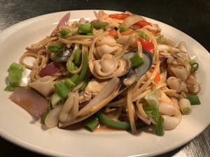 Tallarin Saltado De Mariscos Image