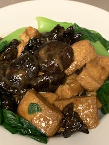 N31. Fried Tofu with Mushrooms 冬菇木耳豆腐 Image