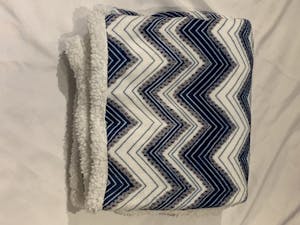 Plush/Sherpa Blanket Navy/White Image
