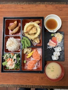 10. Deluxe Bento J Image