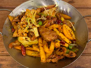 Pork Intestine in Dried Pot 干锅肥肠(辣)
