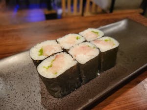 Neg-Hamachi Roll Image